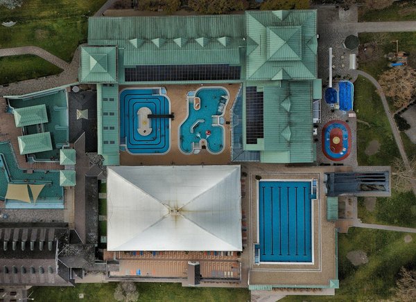 Les indispensables accessoires pour embellir votre piscine